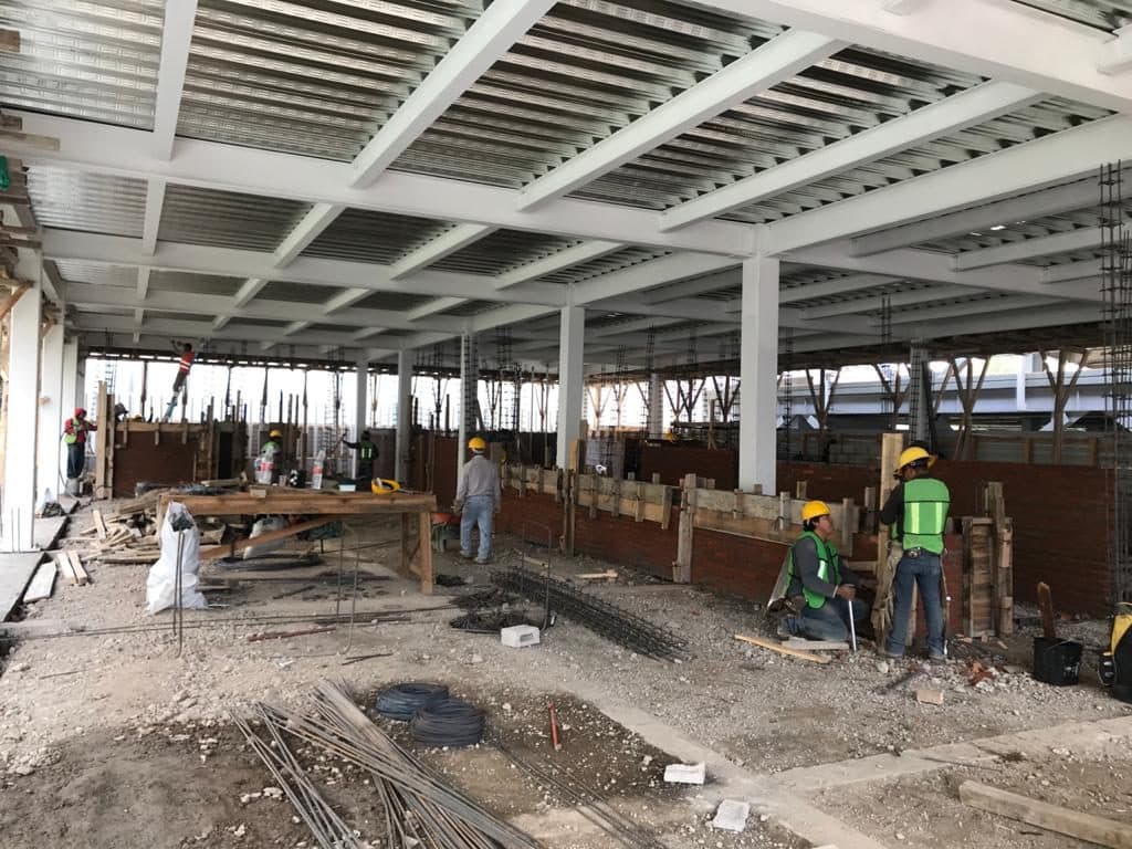 C5 — Fabricación y montaje de estructura metálica para edificio.