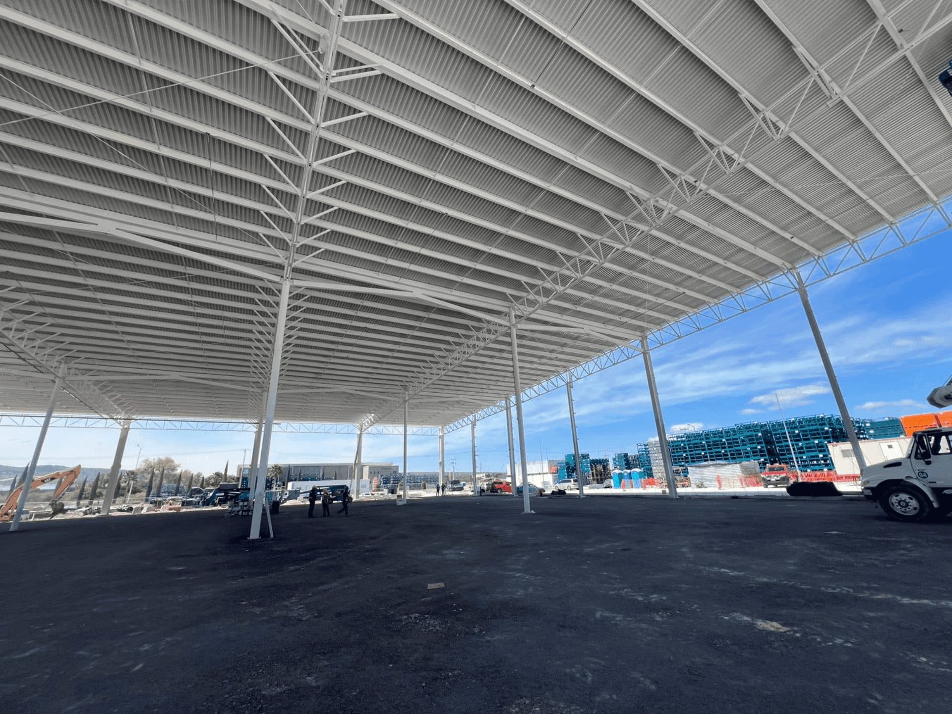 Cubica Mil — Suministro, fabricación y montaje de estructura metálica para cubierta.