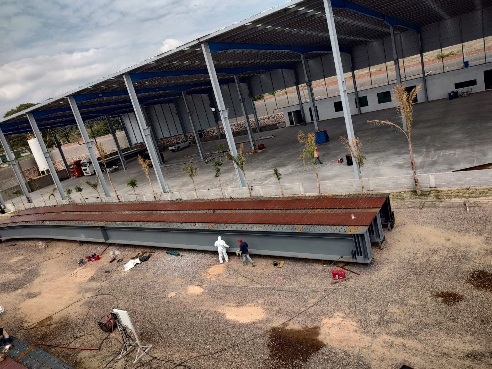 Puente Vehicular Sombrerete — Suministro de acero estructural, trabes, atiesadores y pernos; fabricación y montaje de viga.